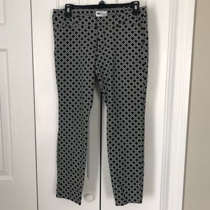 Old Navy Black and White Pixie Ankle Pants Size 8